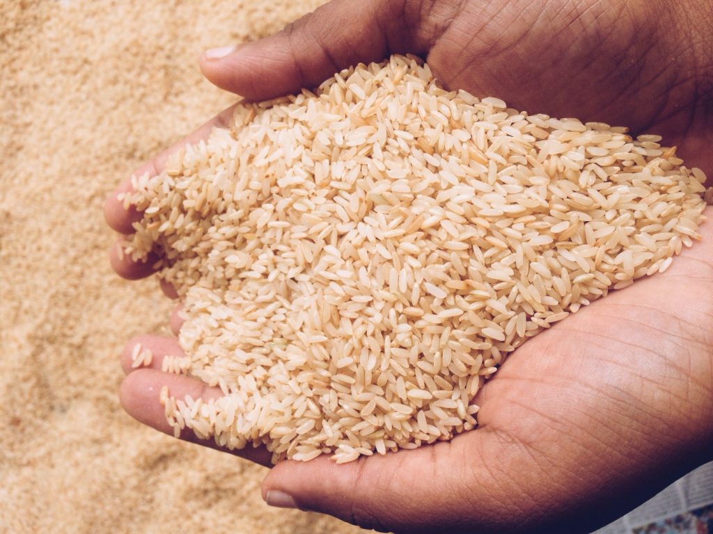 Handful of brown rice t20 wk6r0m