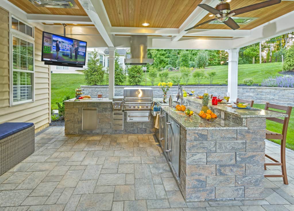 Large Space Custom Oudoor Kitchen Design