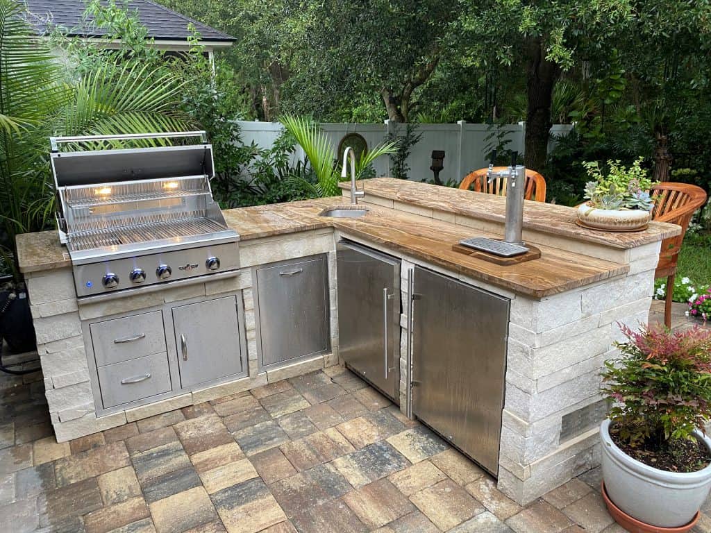 25 Pictures Of Simple Outdoor Kitchen Design Ideas (2022) - The Home Tome