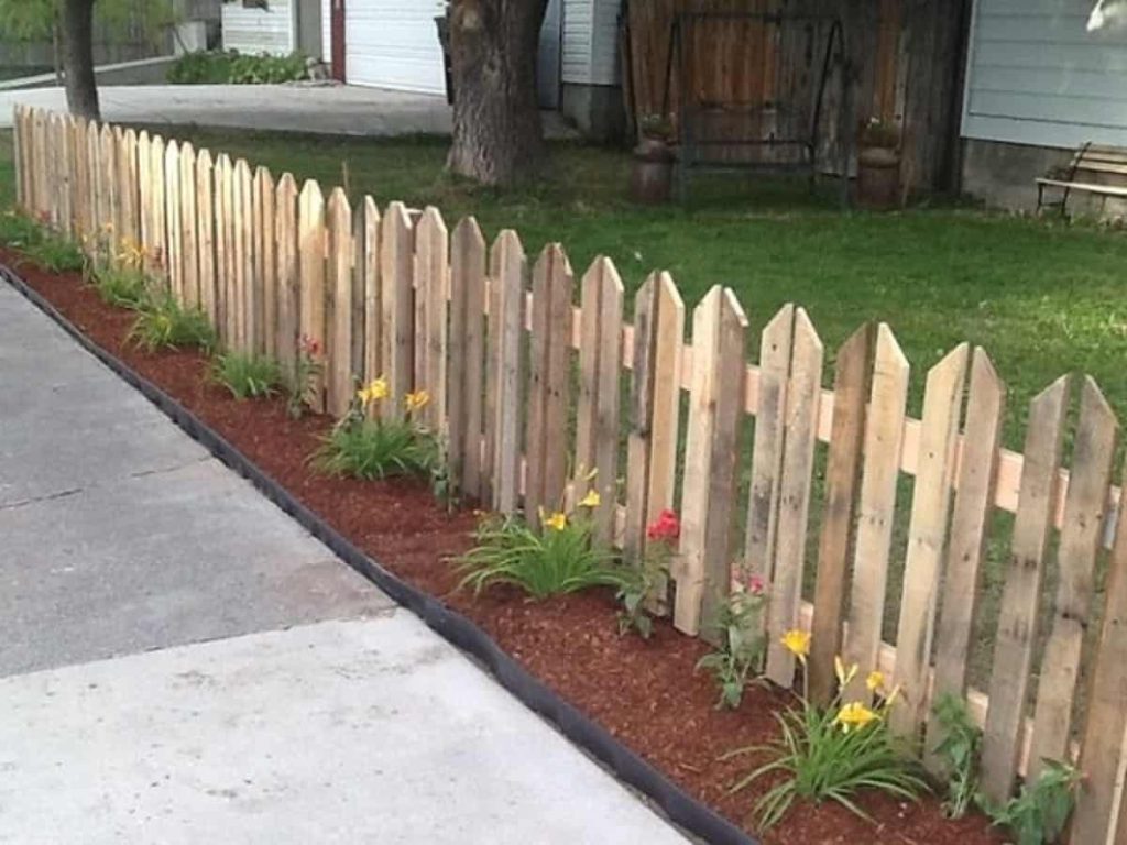 Pallet Picket Fence