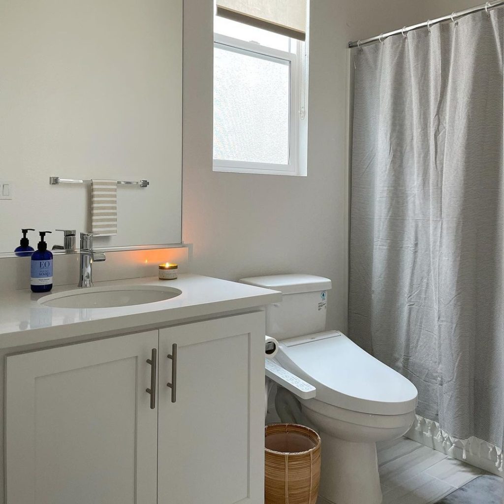  Chic Bathroom With Pop Of Blue