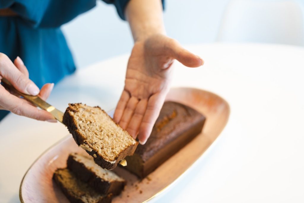 How to check if banana bread is done 