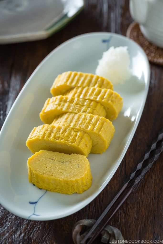 Tamagoyaki (Japanese Rolled Omelette)