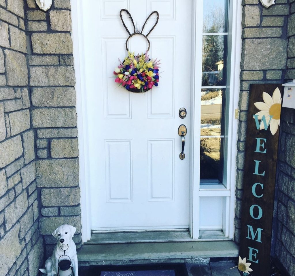 a simple ester bunny wreath with colorful spring flowers