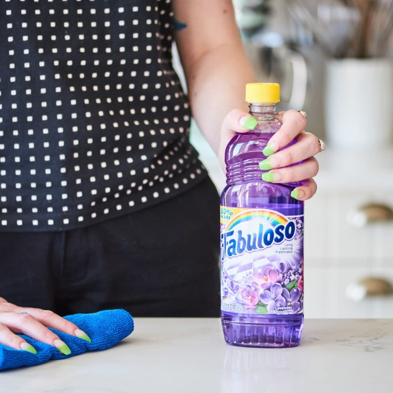 fabuloso in toilet