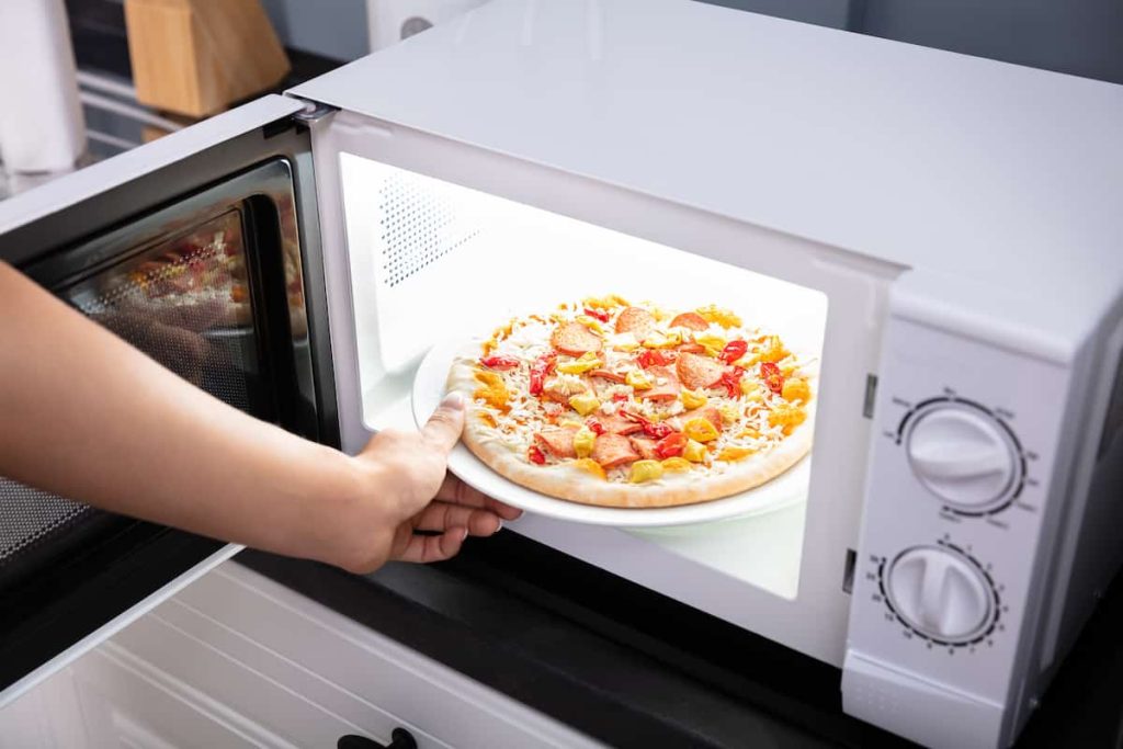 Can you microwave a pizza box?